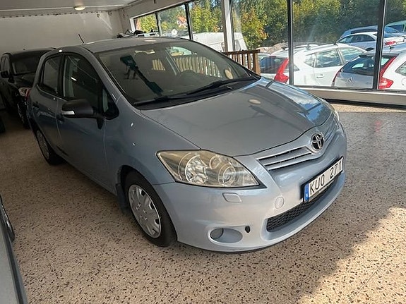 Toyota Auris 4 of 15