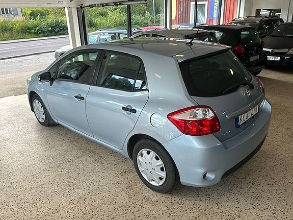 Toyota Auris 11 of 15