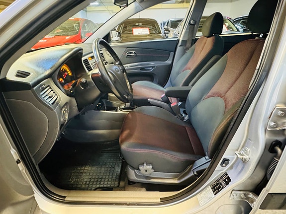 Kia Rio 14 of 18