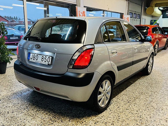 Kia Rio 7 of 18