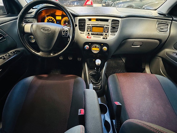 Kia Rio 11 of 18
