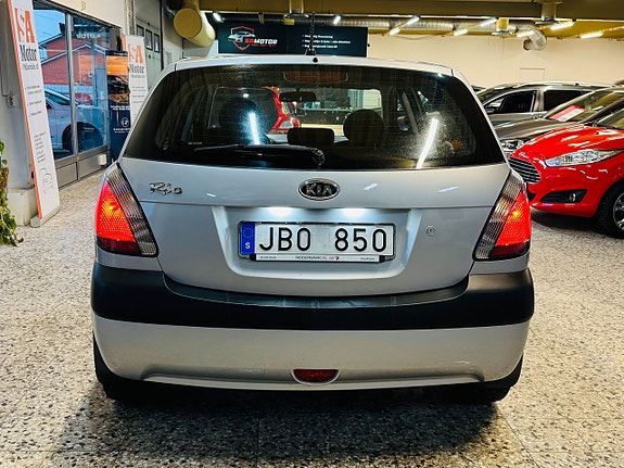 Kia Rio 5 of 5