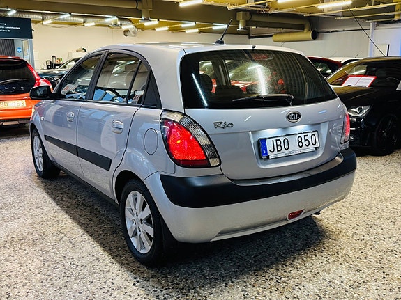 Kia Rio 4 of 5