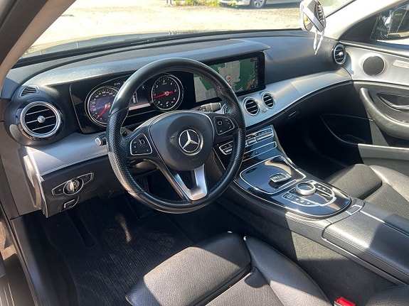 Mercedes-Benz E220 4 of 5