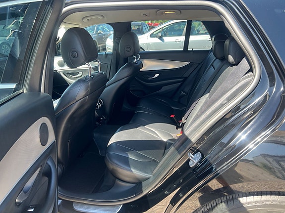 Mercedes-Benz E220 8 of 17