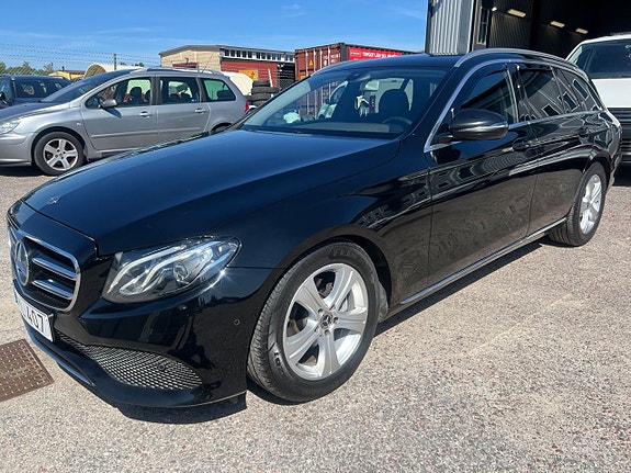 Mercedes-Benz E220 3 of 5