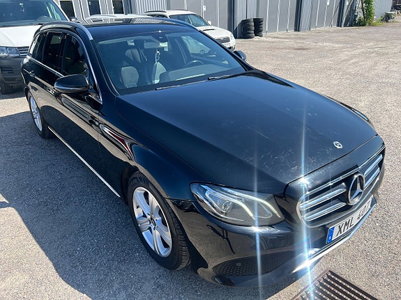 Mercedes-Benz E220 17 of 17