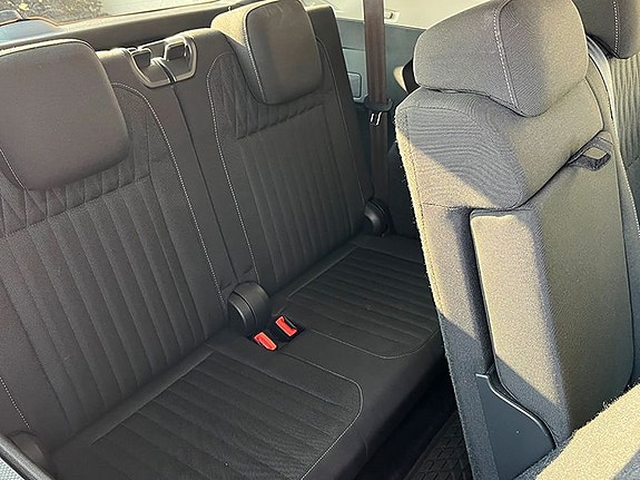 Volkswagen Tiguan Allspace 12 of 18