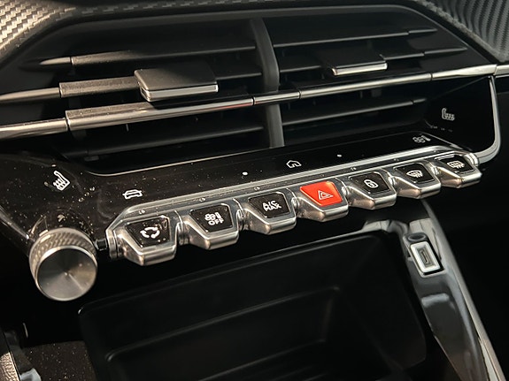 Peugeot 208 15 of 16