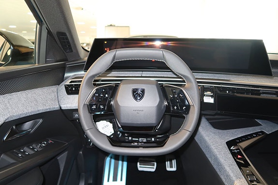 Peugeot e-3008 6 of 9