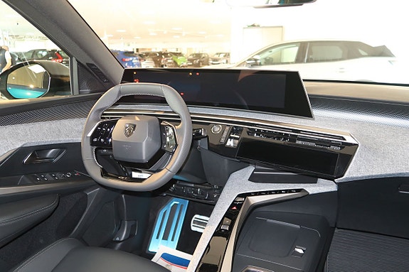 Peugeot e-3008 7 of 9