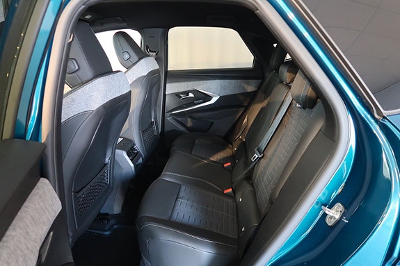 Peugeot e-3008 5 of 5