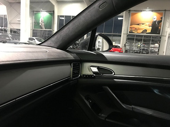 Porsche Panamera Turbo 12 of 14
