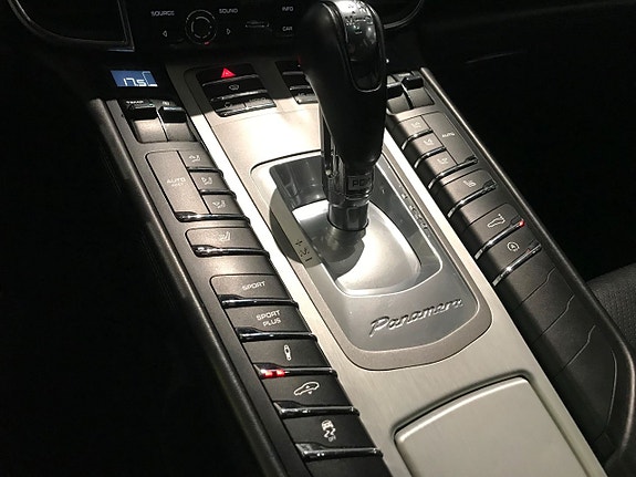 Porsche Panamera Turbo 10 of 14