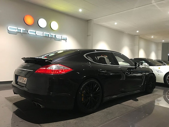 Porsche Panamera Turbo 4 of 5