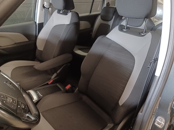 Citroen Grand C4 Picasso 13 of 16