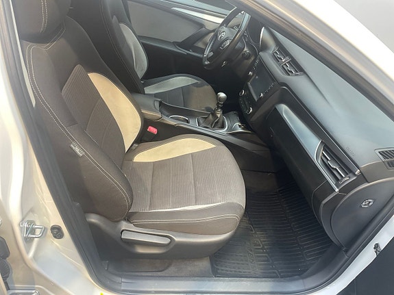 Toyota Avensis 14 of 18