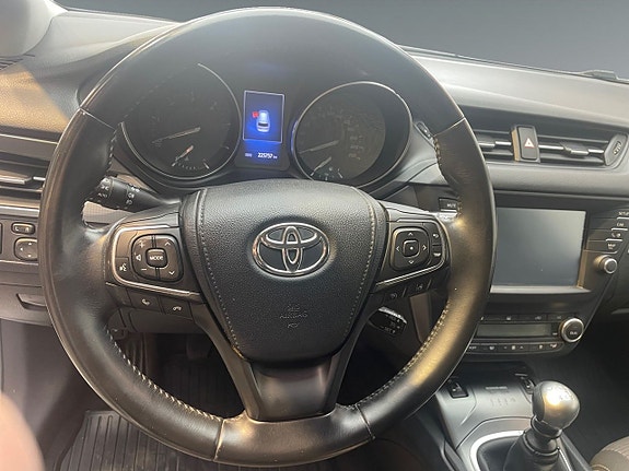 Toyota Avensis 13 of 18