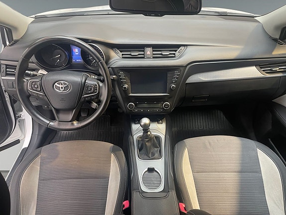 Toyota Avensis 12 of 18