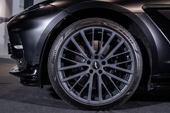 Aston Martin DBX 11 of 19
