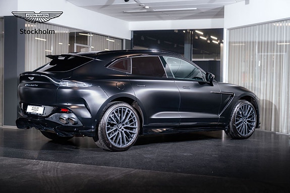 Aston Martin DBX 2 of 5