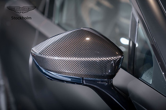Aston Martin DBX 9 of 19