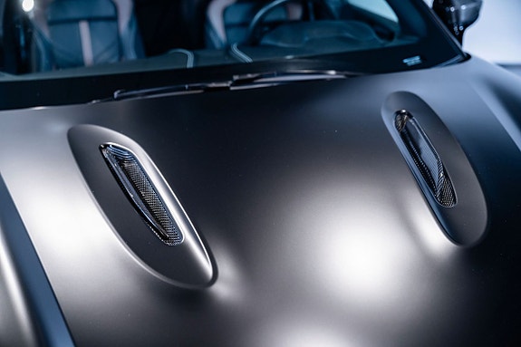 Aston Martin DBX 10 of 19