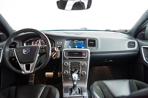 Volvo V60 9 of 23