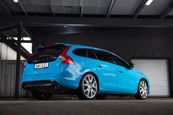 Volvo V60 2 of 5