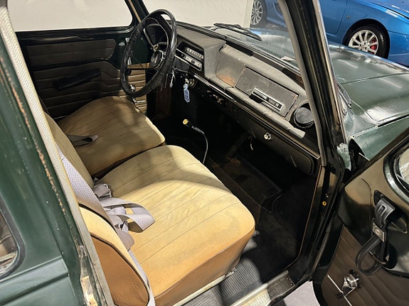 Renault 10 2 of 8