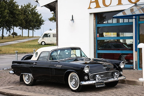 Ford Thunderbird 2 of 5