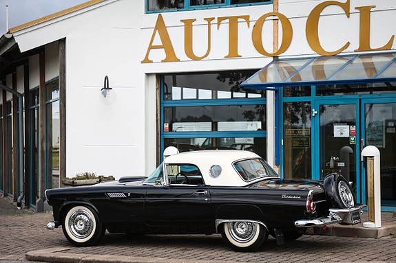 Ford Thunderbird 9 of 19