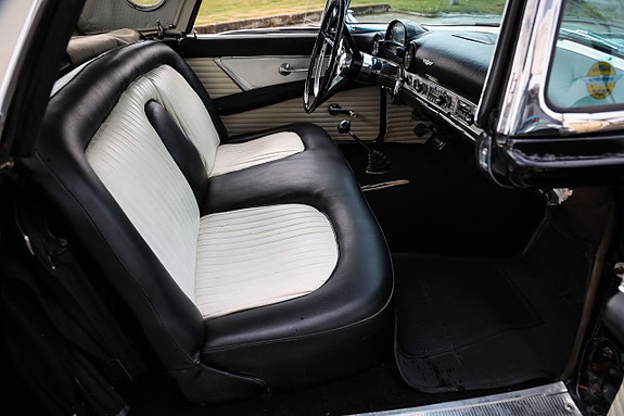 Ford Thunderbird 16 of 19
