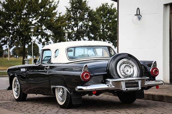 Ford Thunderbird 10 of 19