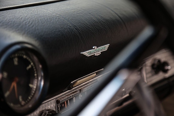 Ford Thunderbird 18 of 19