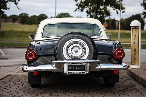 Ford Thunderbird 8 of 19