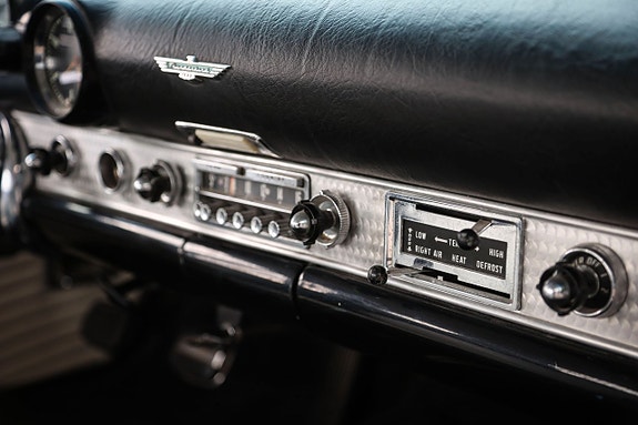 Ford Thunderbird 19 of 19