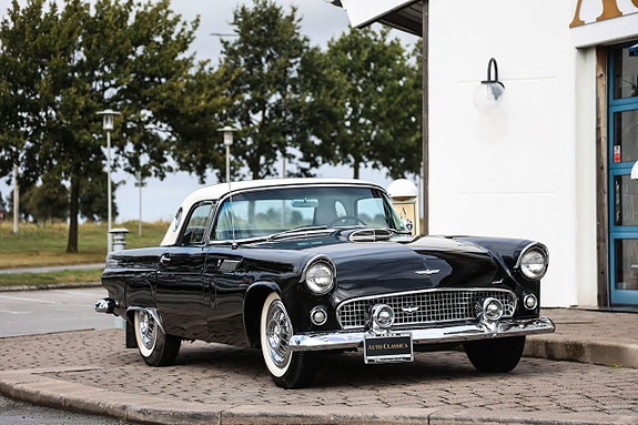 Ford Thunderbird 3 of 5