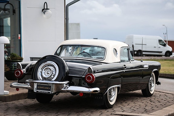 Ford Thunderbird 7 of 19