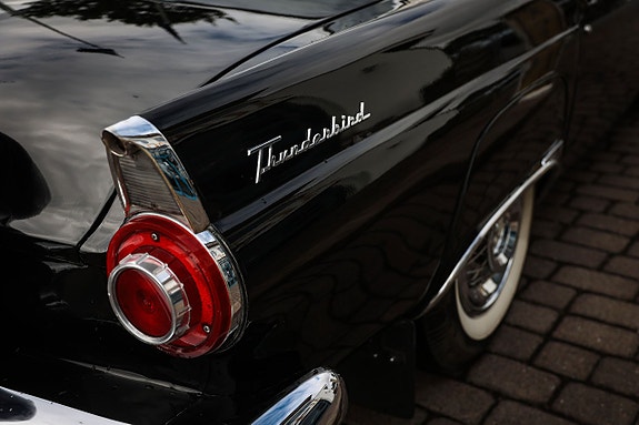 Ford Thunderbird 13 of 19