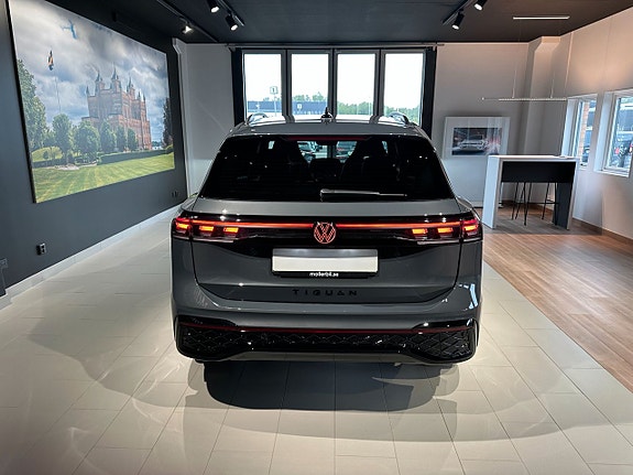 Volkswagen Tiguan 4 of 5
