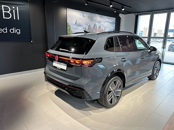 Volkswagen Tiguan 3 of 5