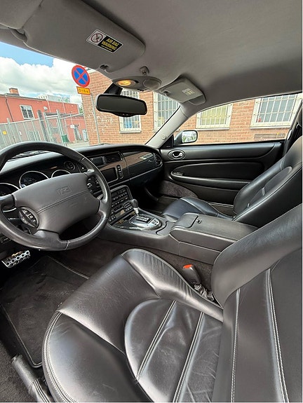 Jaguar XKR 6 of 8