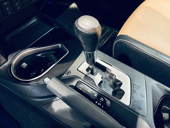 Toyota RAV4 16 of 25