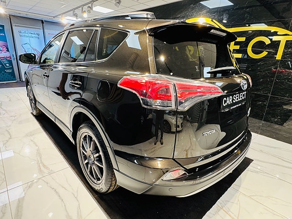Toyota RAV4 3 of 25