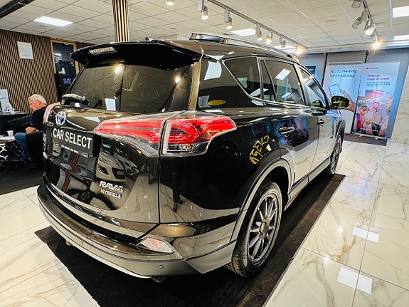 Toyota RAV4 7 of 25
