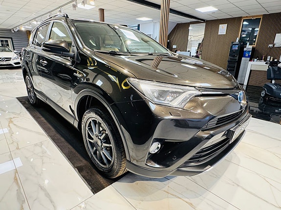 Toyota RAV4 8 of 25