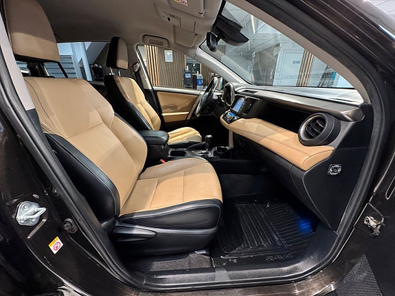 Toyota RAV4 21 of 25