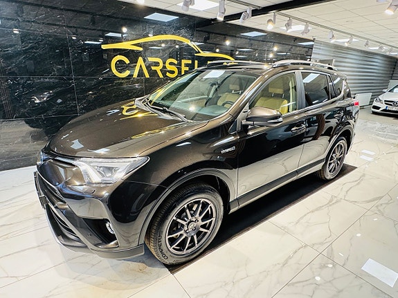 Toyota RAV4 2 of 25