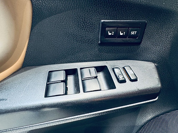 Toyota RAV4 18 of 25